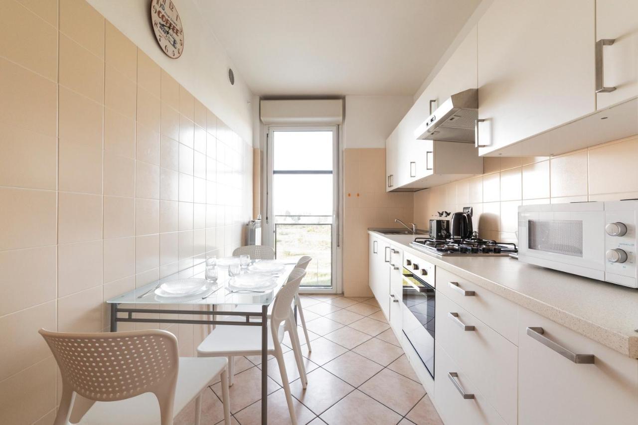 Milano Rogoredo Apt With Terrace! Appartement Buitenkant foto