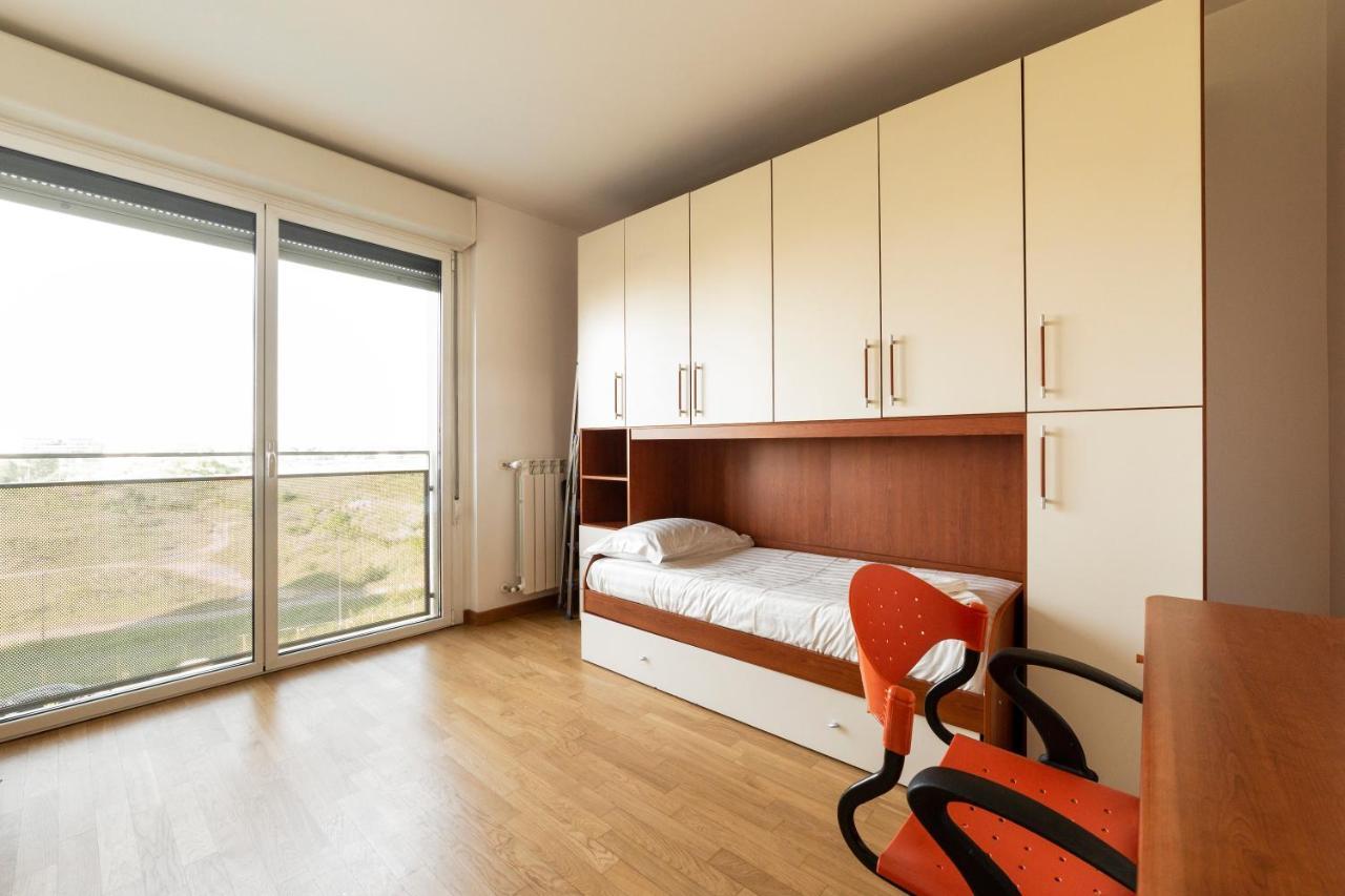 Milano Rogoredo Apt With Terrace! Appartement Buitenkant foto