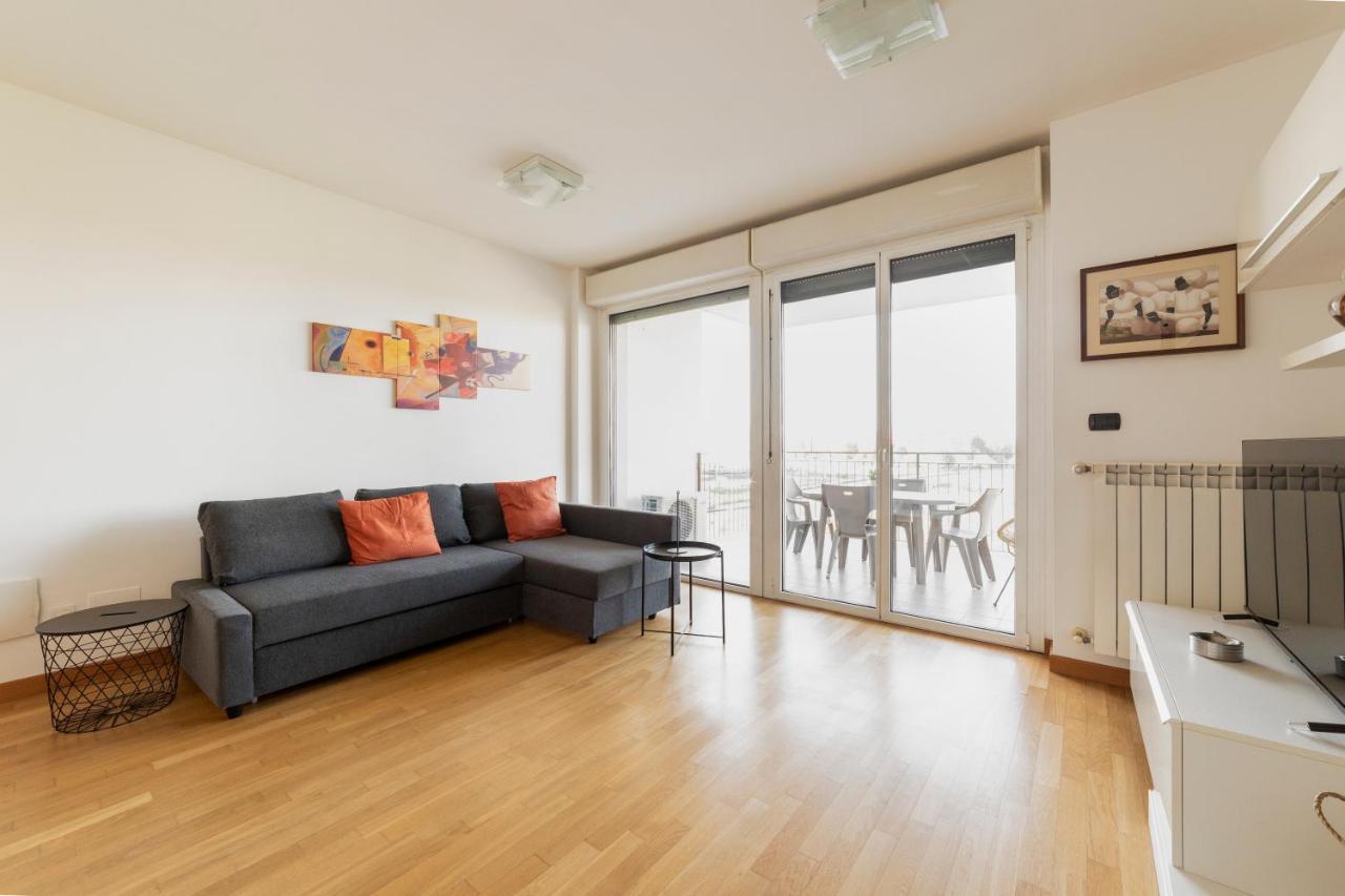 Milano Rogoredo Apt With Terrace! Appartement Buitenkant foto