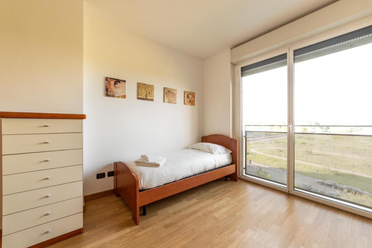 Milano Rogoredo Apt With Terrace! Appartement Buitenkant foto